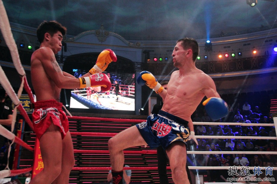 高清:昆仑决10明斯克站 港省泰拳手梁伯瑜落败