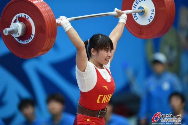 祖尔菲亚破纪录却丢金眼眶发红 拒中国记者采