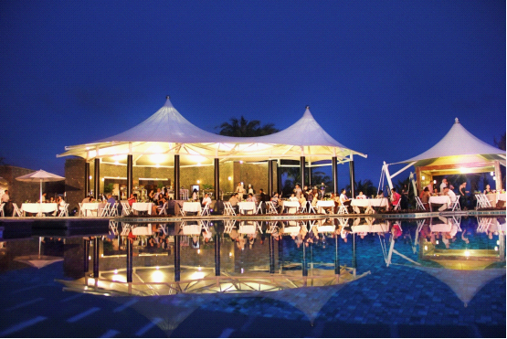 三亚美高梅度假酒店派对泳池夜景