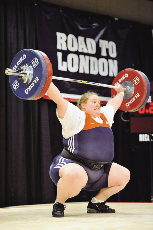 320斤女生弃橄榄球练举重 去伦敦不为金牌(图) 