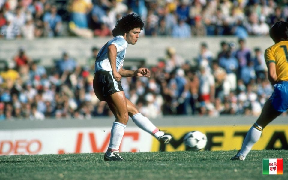 马拉多纳52岁生日快乐! 一代球王犹如上帝礼物