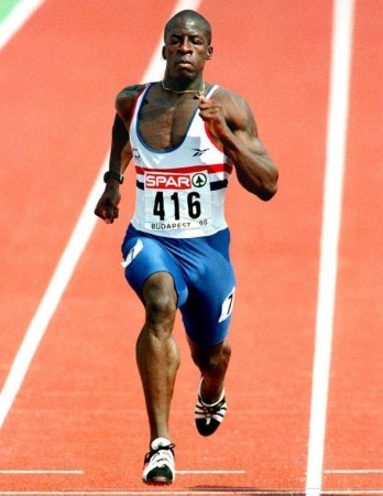运动员,在2002年国际田联大奖赛总决赛上,钱伯斯以9秒87平了欧洲男子