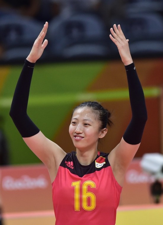中国队球员丁霞在比赛中庆祝得分