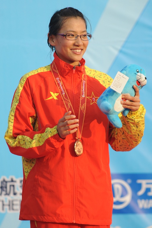 图文现代五项女子个人决赛王炜在季军领奖台