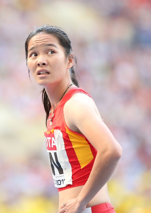 图文:女子4x100米接力预赛