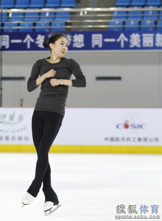 高清图:李子君备战冬运 冰上公主展示绝美舞姿